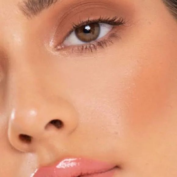 New MELLOW Lip Gloss Shade Tropez - Picture 3 of 9